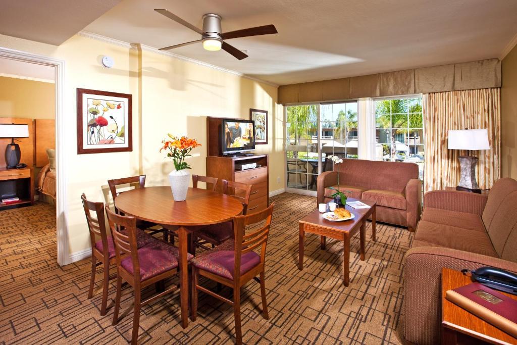 Winners Circle Resort โซลานาบีช ภายนอก รูปภาพ